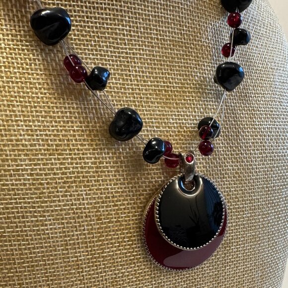 NEW Dress Barn Bead & Medallion Necklace Black & Burgandy - Picture 2 of 4
